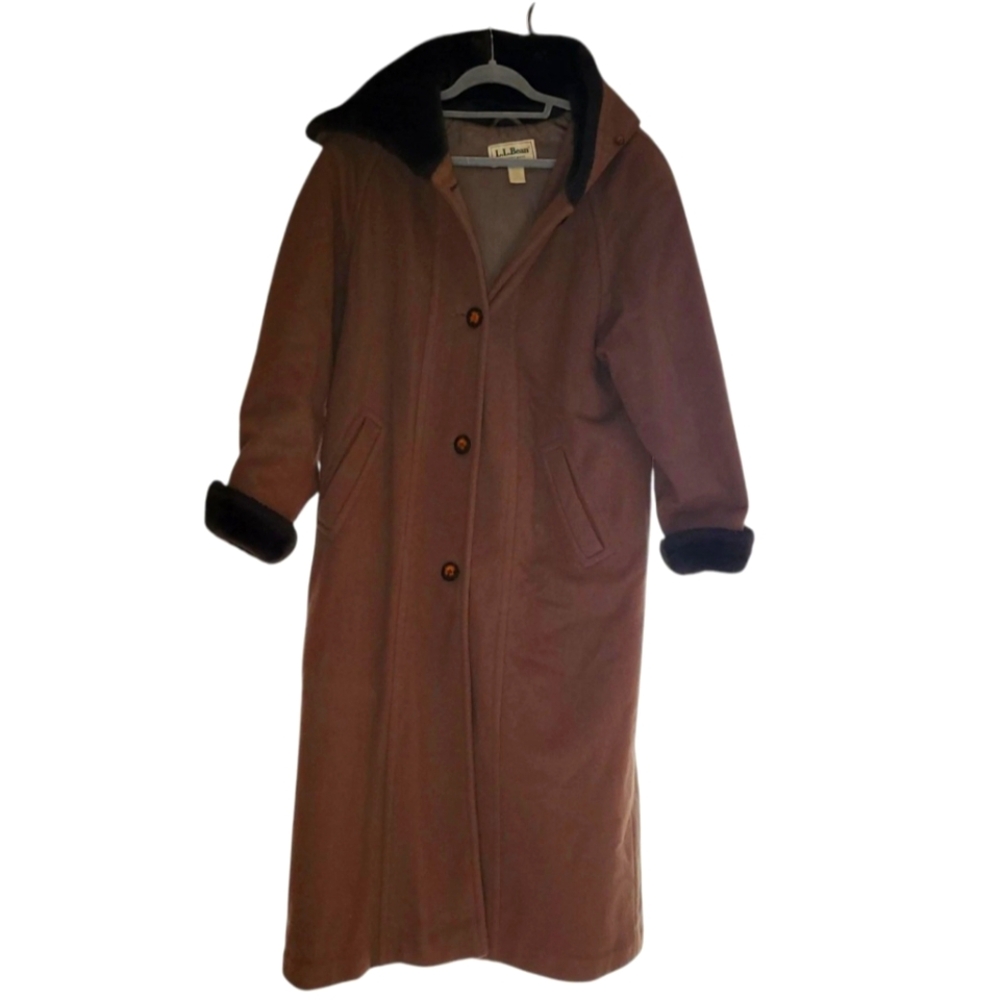 Vintage L.L. Bean wool/ Alpaca sleigh coat faux fur lined hood and cuffs.